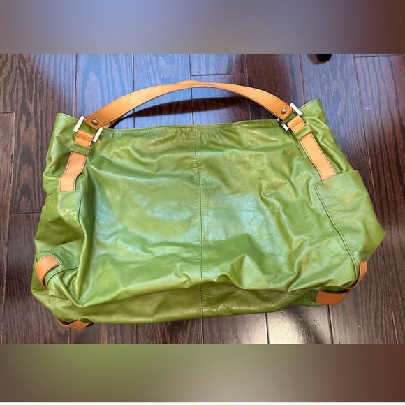 Kenneth Cole New York Green Slouchy Shoulder Bag - Picture 2 of 8